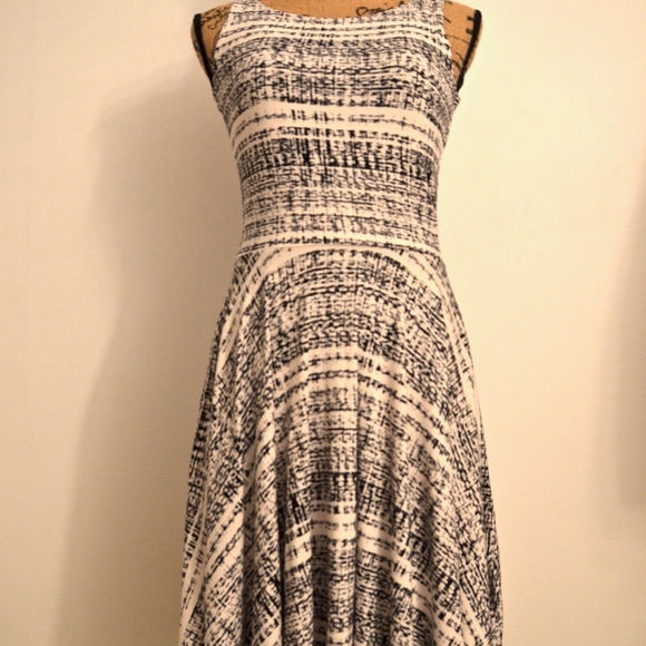 Coercion Dresses & Skirts - Black and White Print Shift dress